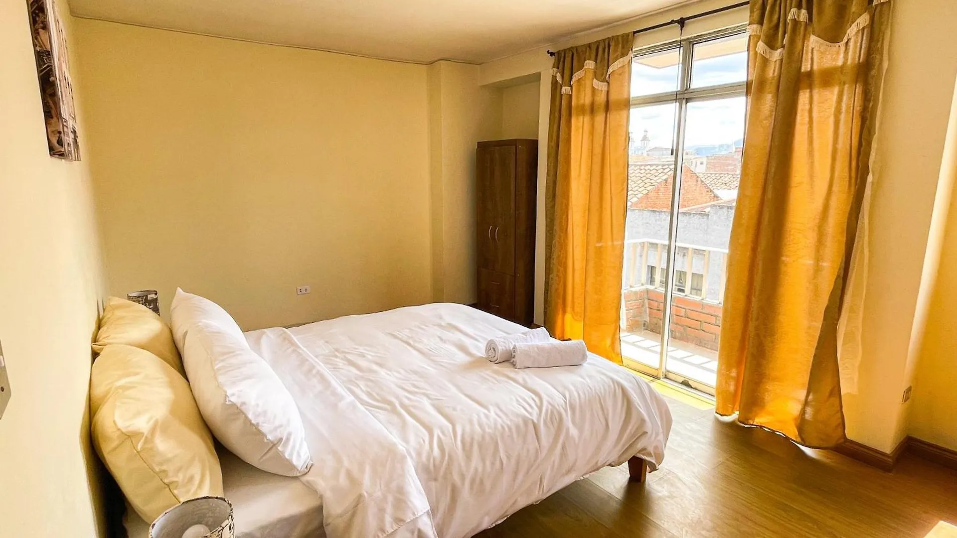 Cathedral View 150M2 3Br 2Ba + Netflix Apartment Cuenca