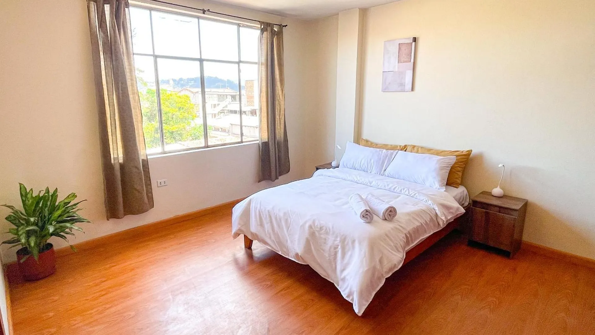 Cathedral View 150M2 3Br 2Ba + Netflix Apartment Cuenca