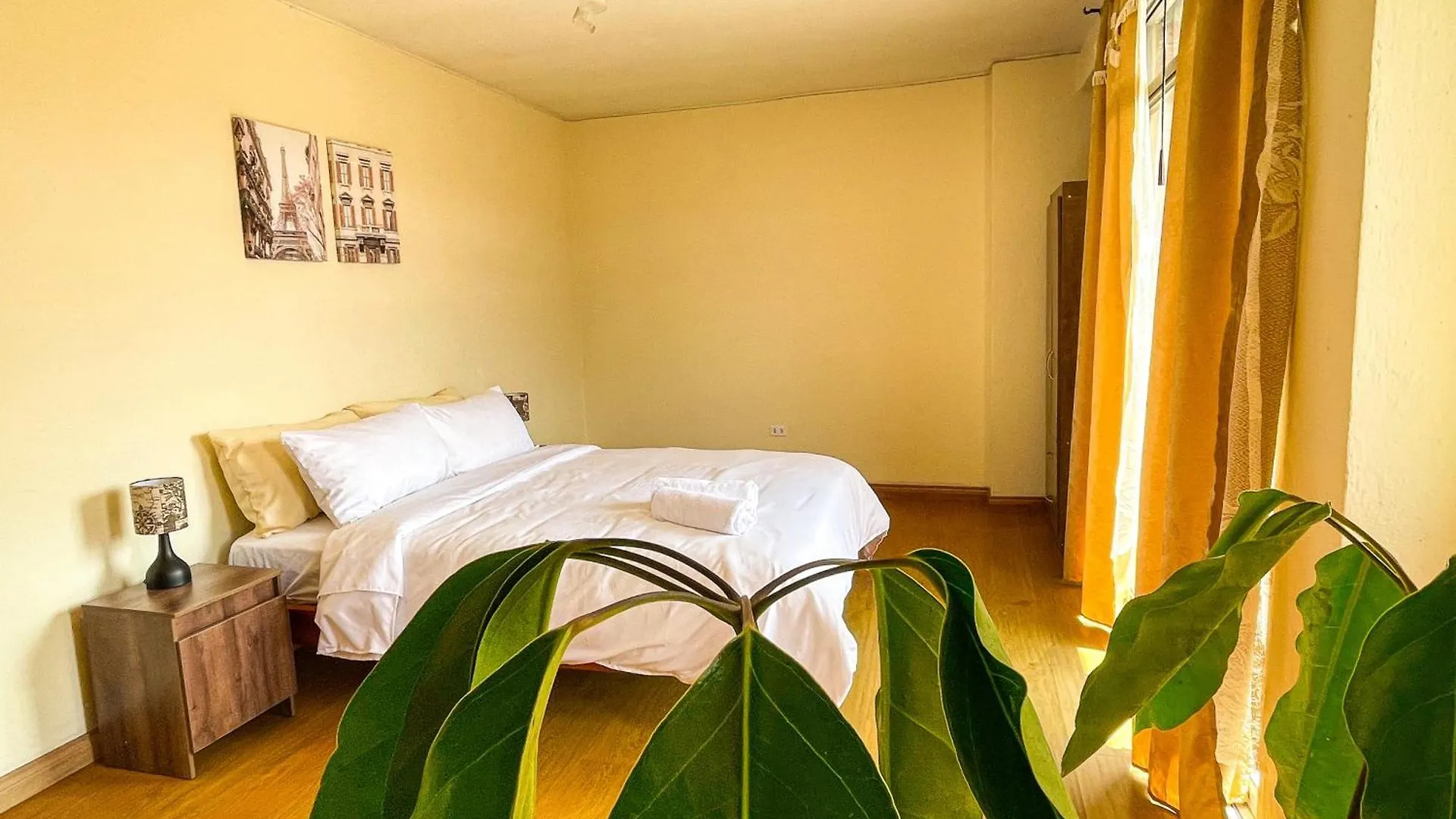 Cathedral View 150M2 3Br 2Ba + Netflix contacts