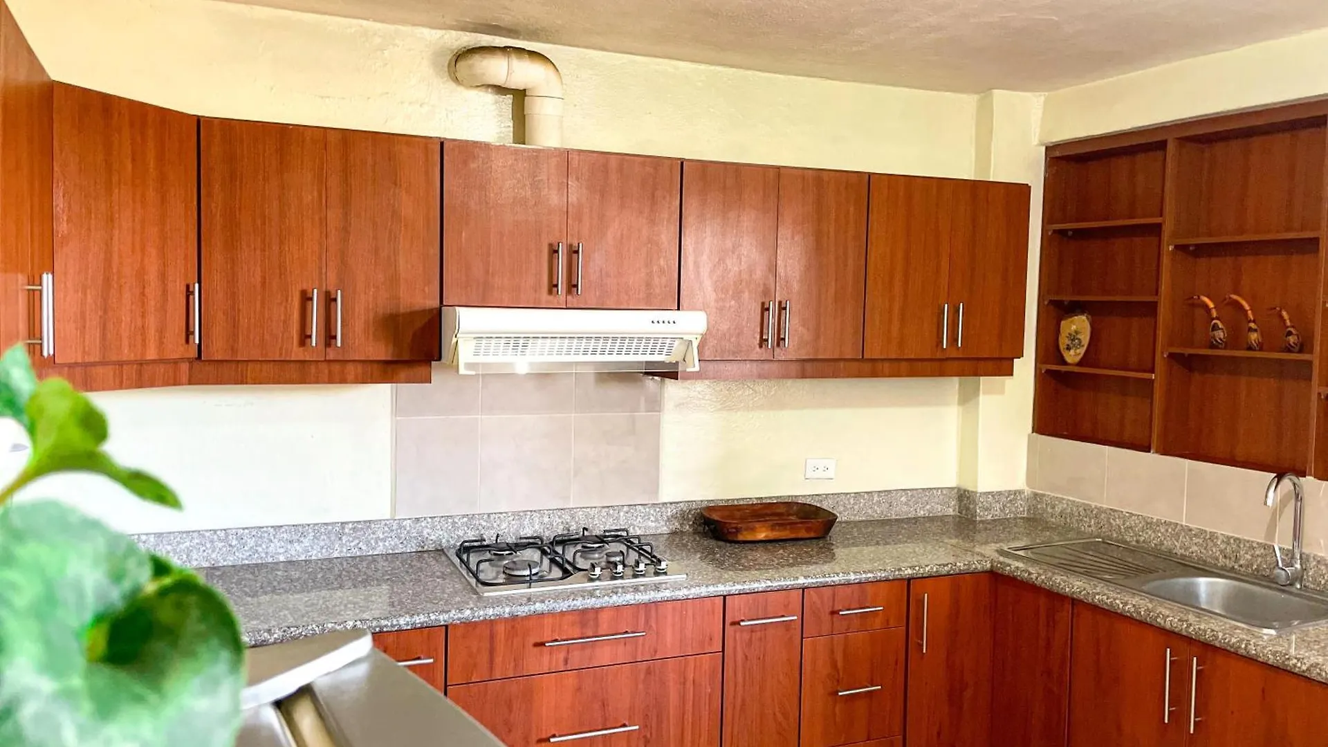 Cathedral View 150M2 3Br 2Ba + Netflix Apartment Cuenca Ecuador